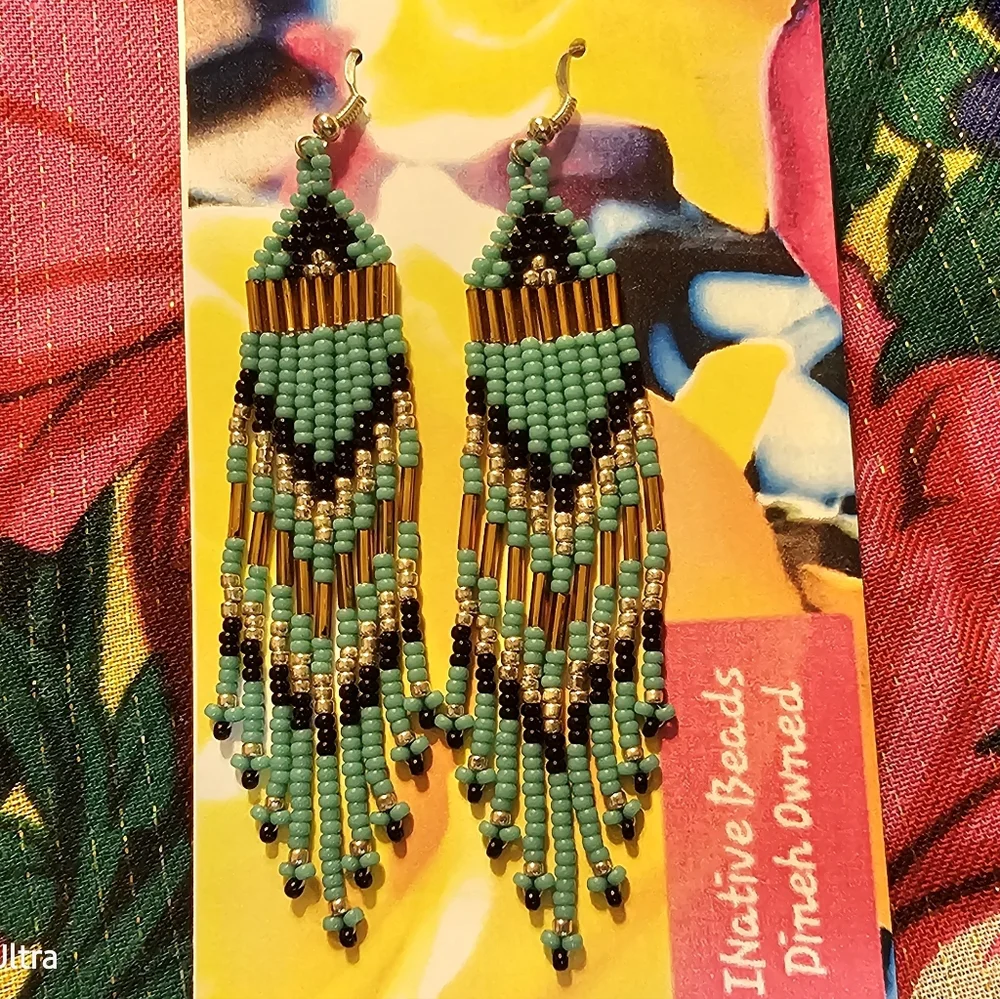 Navajo Traditional Arrow Head Beaded Earrings. - Picture 1 of 1